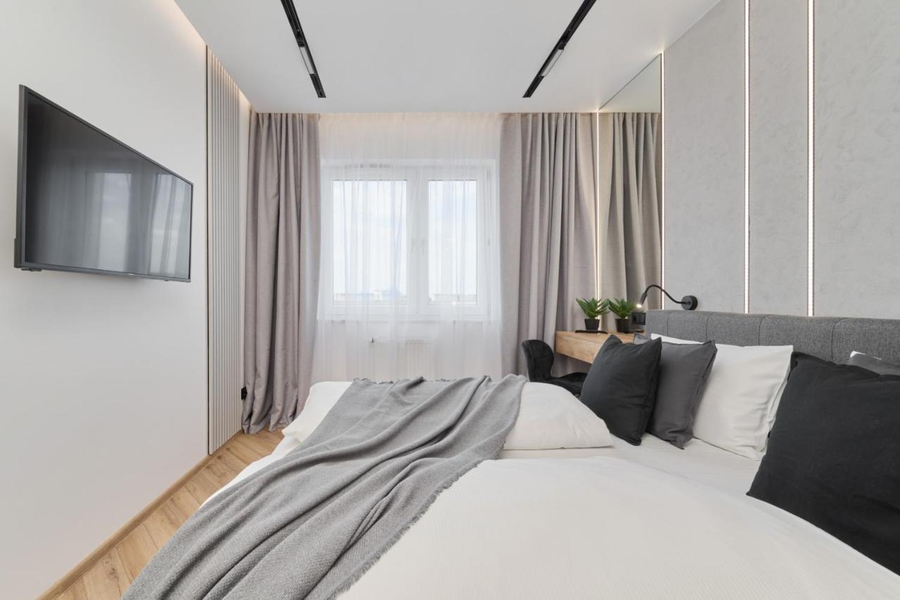 Exclusive Apartment With Balcony & Parking Wroclaw By Renters Prestige Exterior photo