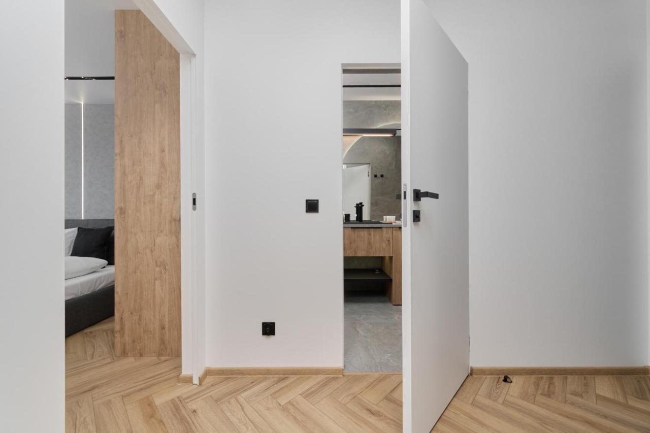 Exclusive Apartment With Balcony & Parking Wroclaw By Renters Prestige Exterior photo