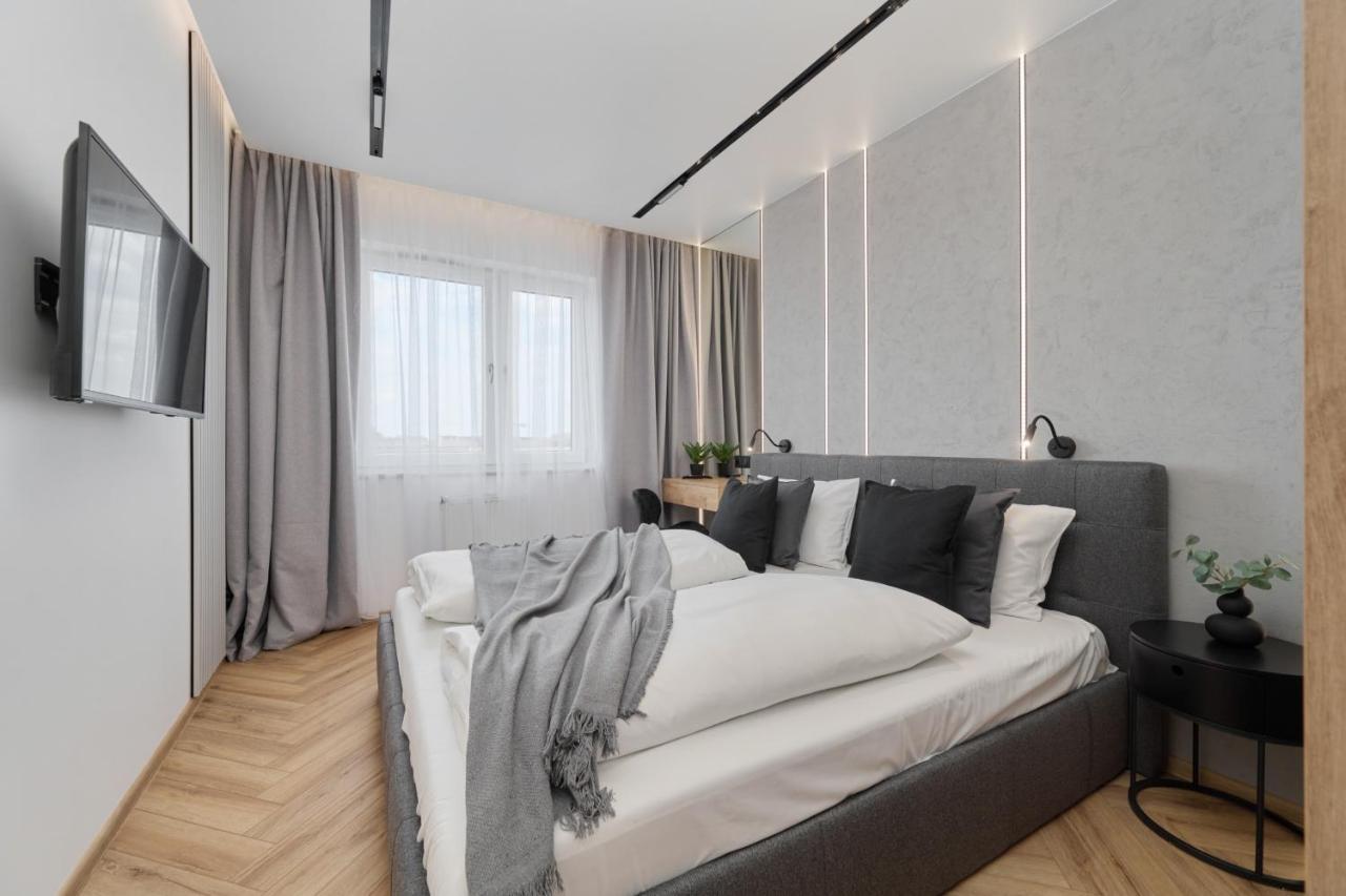 Exclusive Apartment With Balcony & Parking Wroclaw By Renters Prestige Exterior photo
