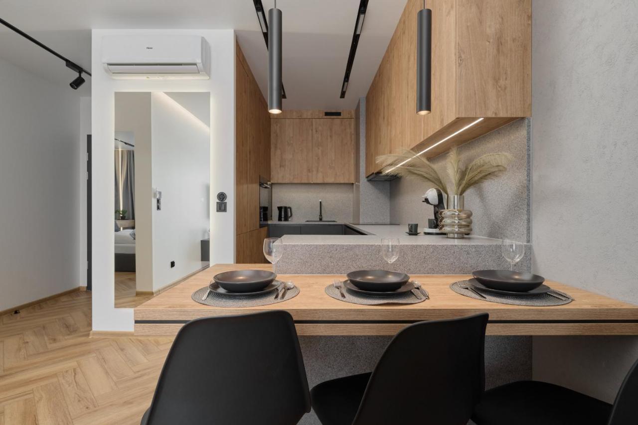 Exclusive Apartment With Balcony & Parking Wroclaw By Renters Prestige Exterior photo
