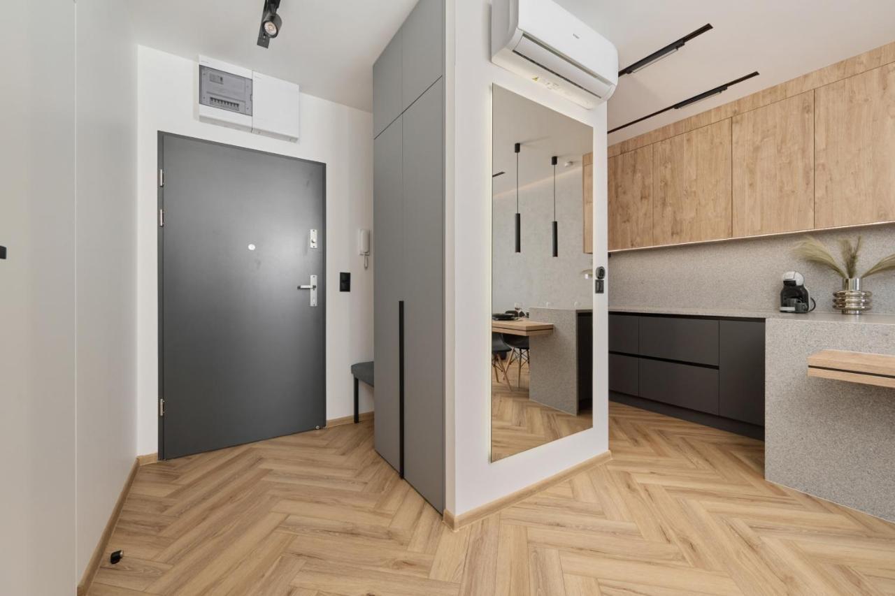 Exclusive Apartment With Balcony & Parking Wroclaw By Renters Prestige Exterior photo