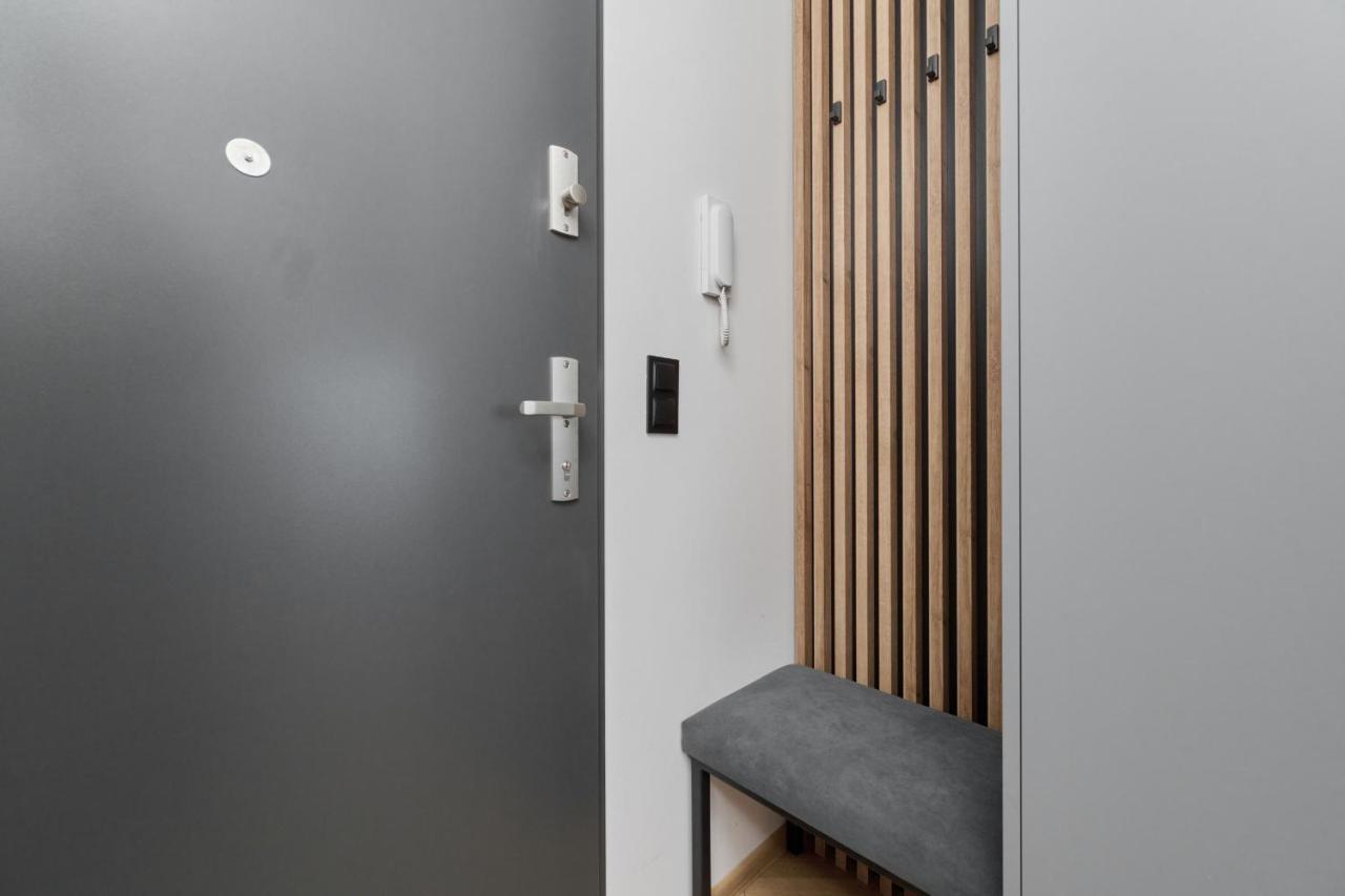 Exclusive Apartment With Balcony & Parking Wroclaw By Renters Prestige Exterior photo