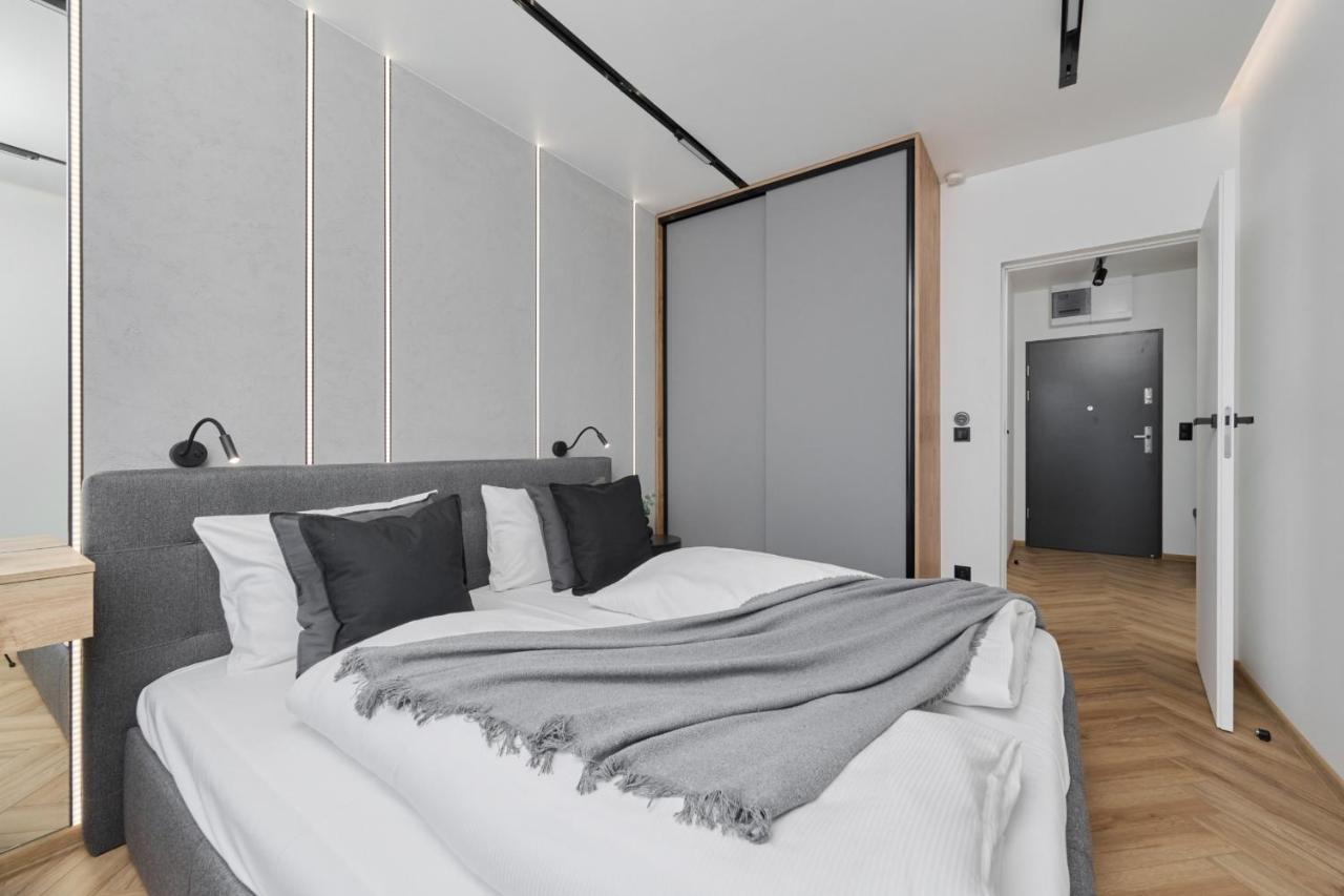 Exclusive Apartment With Balcony & Parking Wroclaw By Renters Prestige Exterior photo